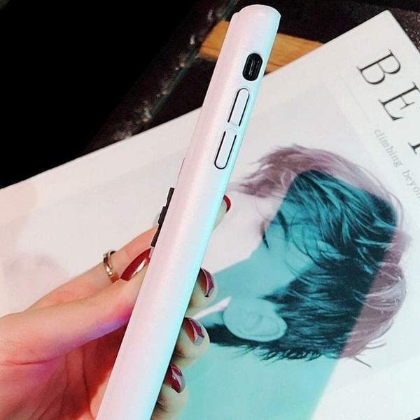 Retro iPhone Hülle mit 8-Bit Farbdisplay und 36 Spielen – Silikonhülle mit integrierter Spielekonsole