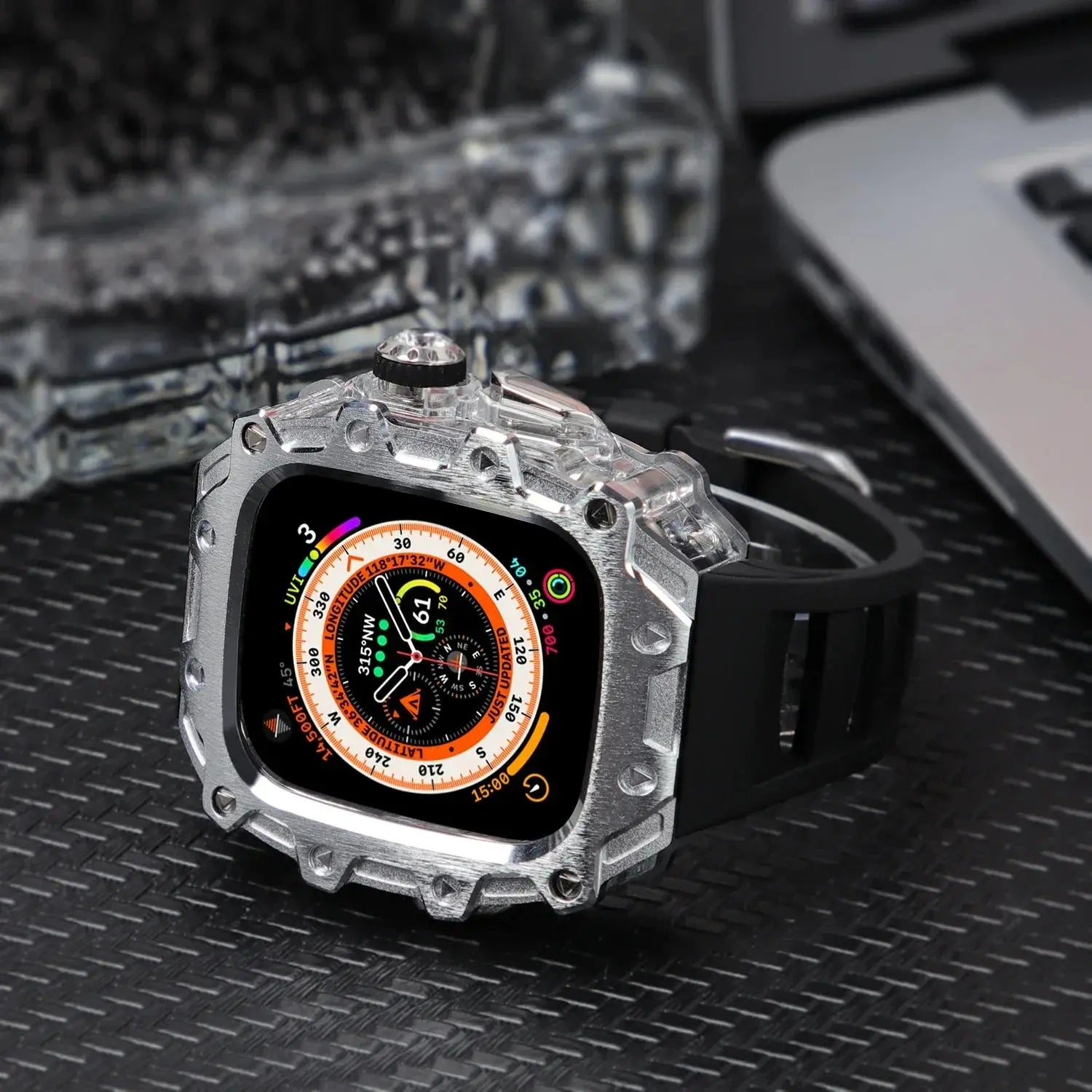 Kombination aus Gehäuse aus Titanlegierung und Fluorkautschukarmband für die Apple Watch Ultra und Ultra 2