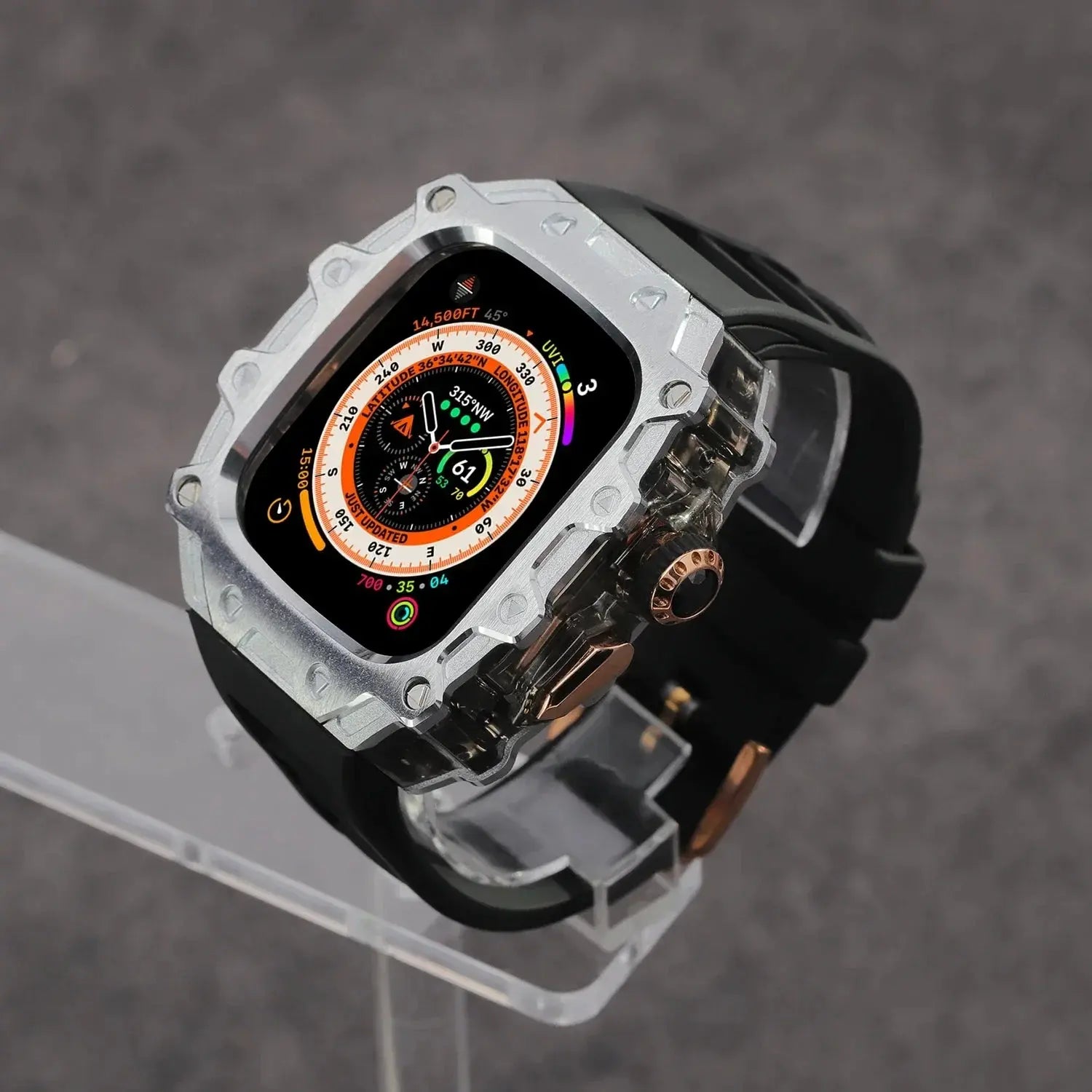 Kombination aus Gehäuse aus Titanlegierung und Fluorkautschukarmband für die Apple Watch Ultra und Ultra 2