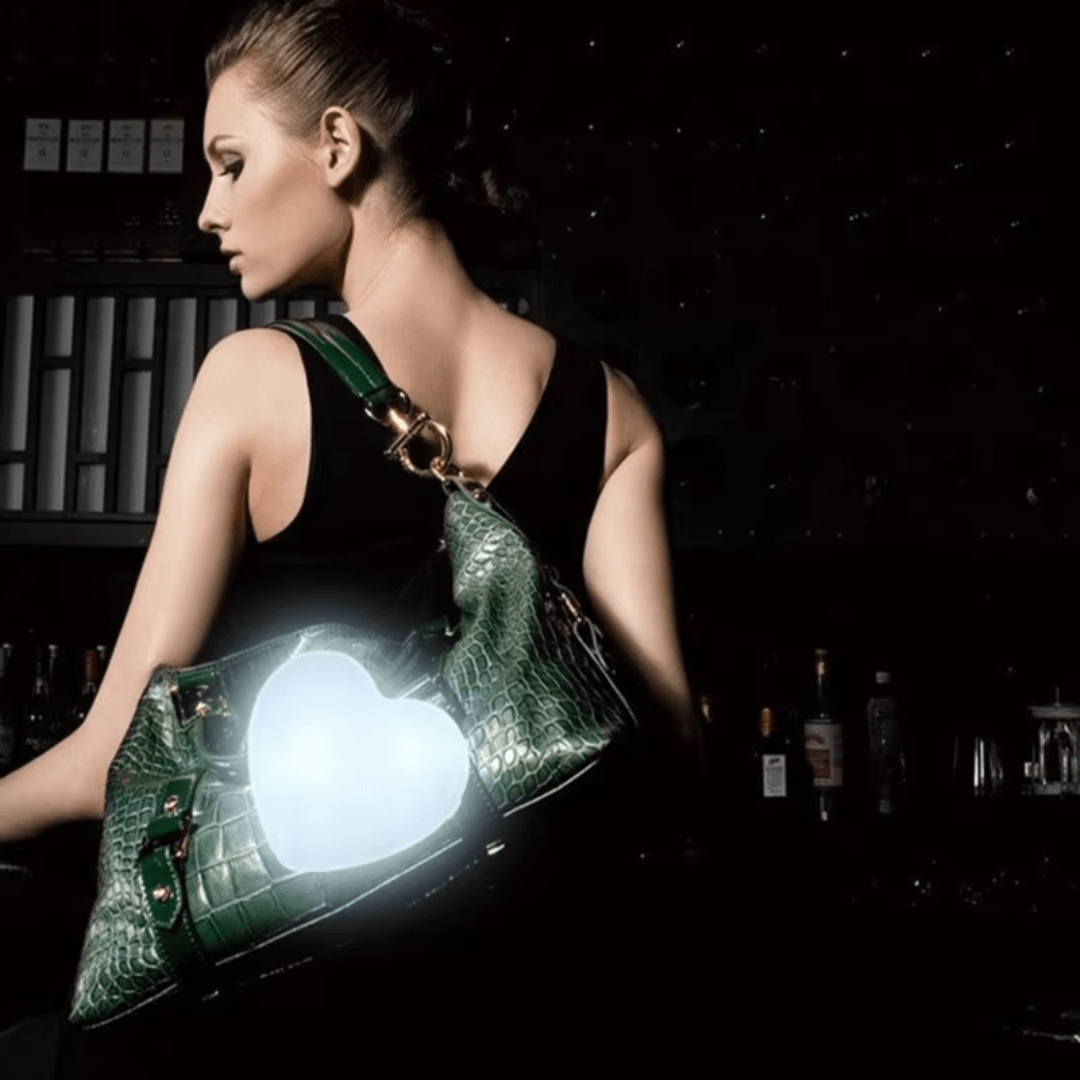 LED Taschenlicht Anhänger | Herzförmiges Design | Bewegungssensor | Warmes Licht Weiß