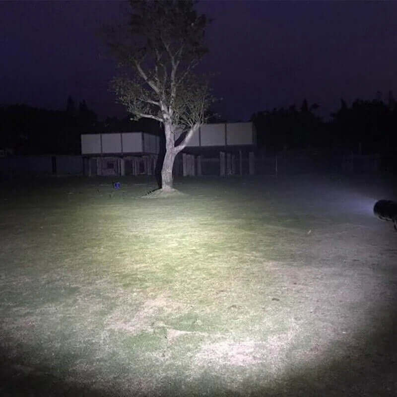 Zelara LED Taktische Taschenlampe Zoombar