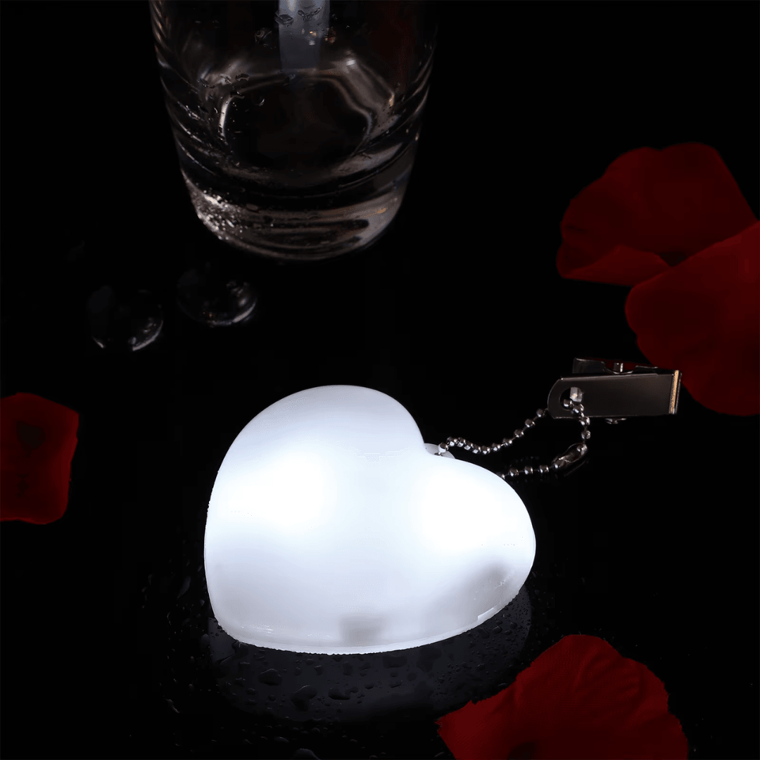 LED Taschenlicht Anhänger | Herzförmiges Design | Bewegungssensor | Warmes Licht Weiß