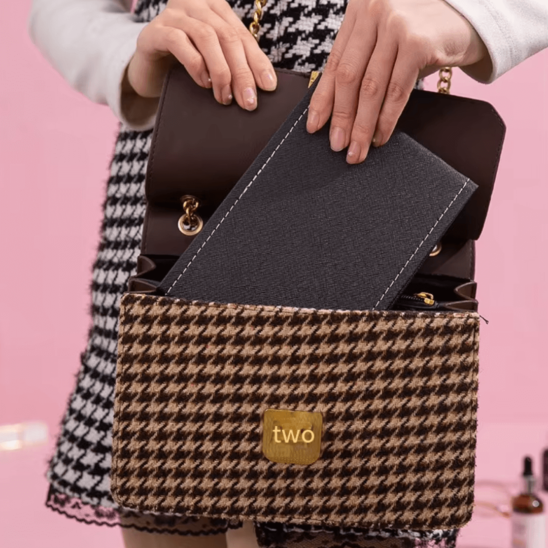 Kompakter Kosmetikspiegel mit Ständer