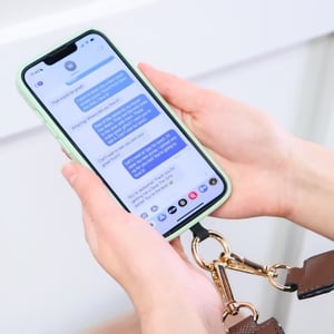 Handyband mit Reißverschlusstasche