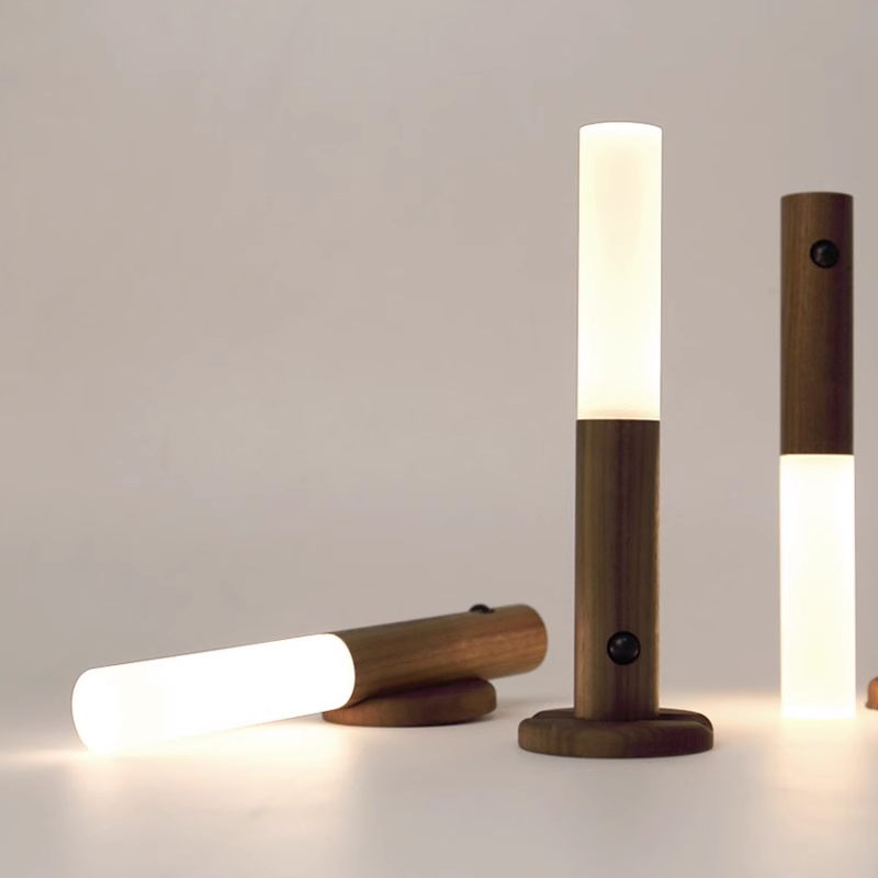 Holz USB wiederaufladbare magnetische Bewegungssensor Nachtlicht für Flure, Schlafzimmer usw.