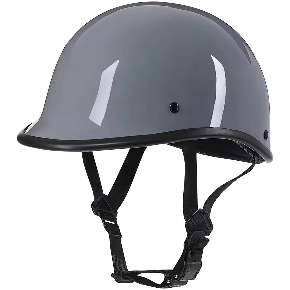 Klassischer halboffener Helm mit verstellbarem Kinnriemen