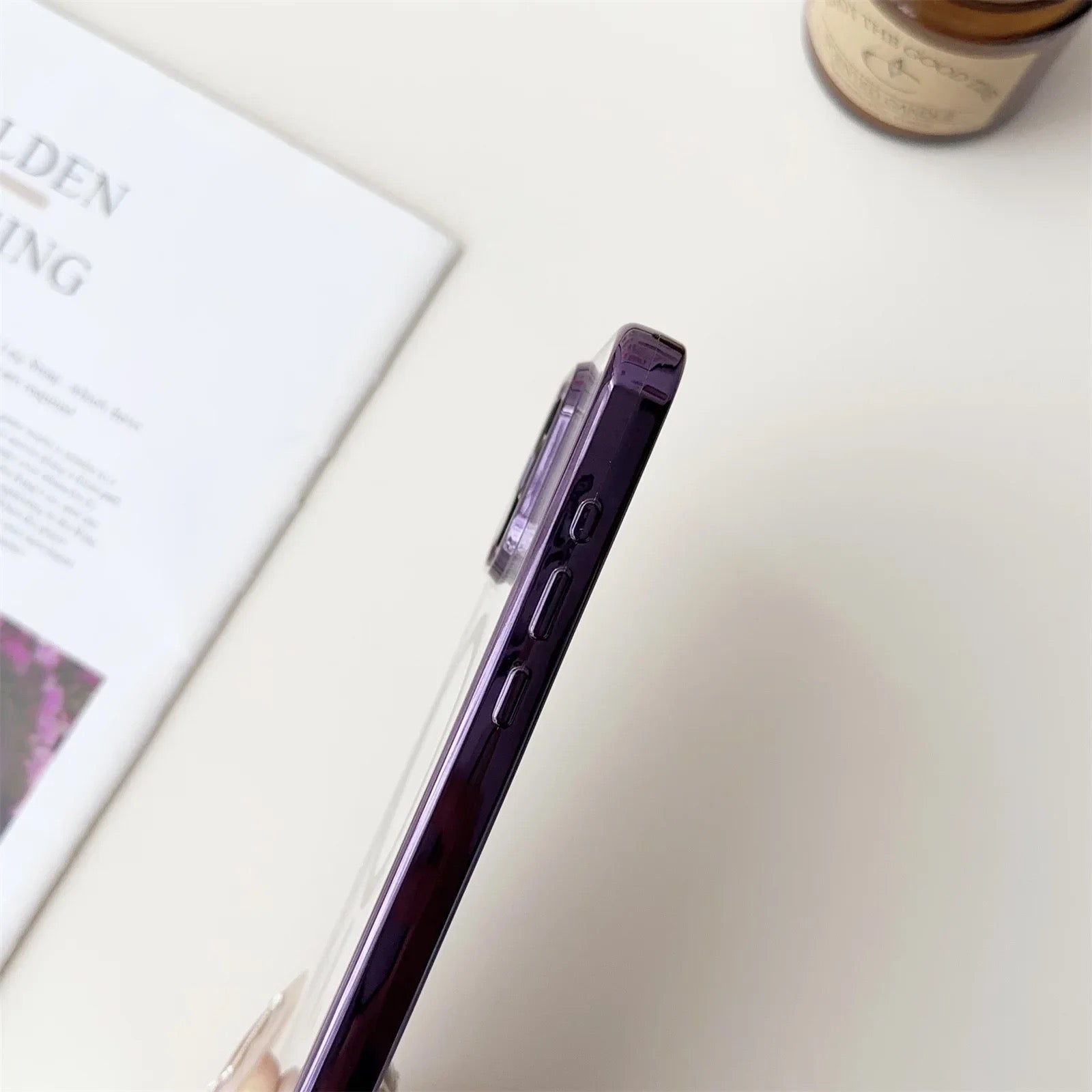 iPhone MagSafe-Umhängehülle | "Saint"