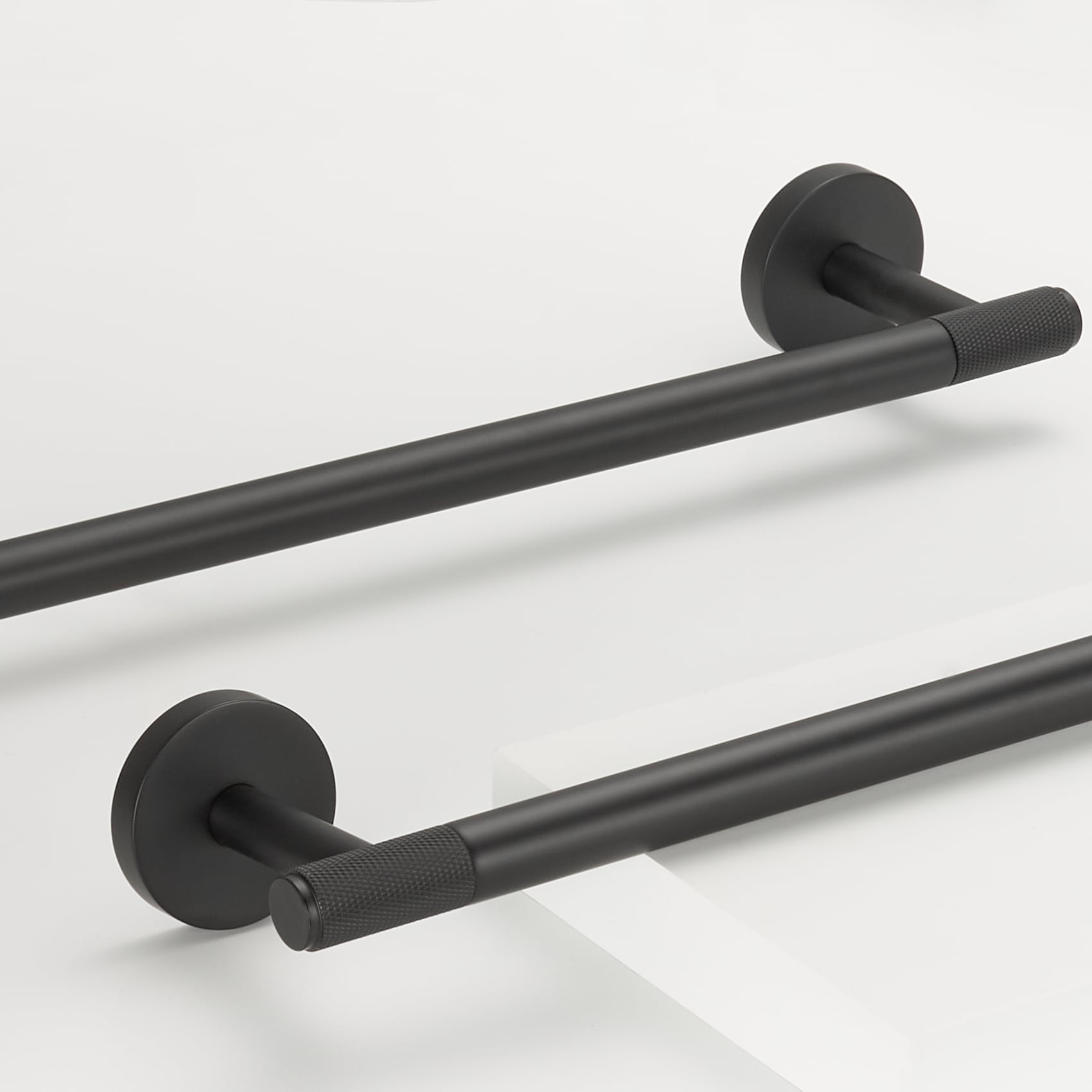 KRAM Handtuchhalter Schwarz Matt | Gekartelter Wandhalter aus Messing