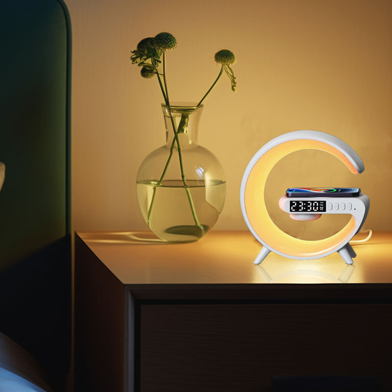 4 in 1 RGB Wireless Charging Lampe