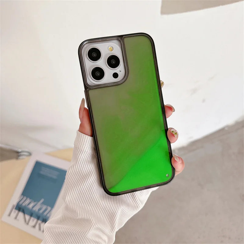 GlowWave Quicksand Case – Leuchtende Flüssig-Glitzer-Magie