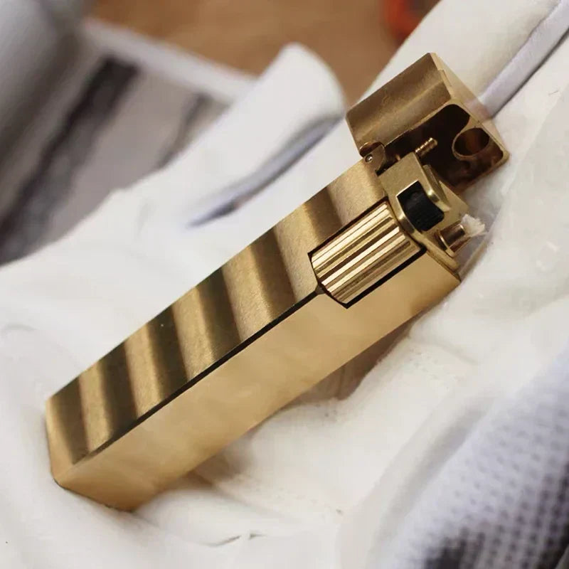 Vintage Feuerzeug aus massivem Kupfer, elegant und wiederaufladbar