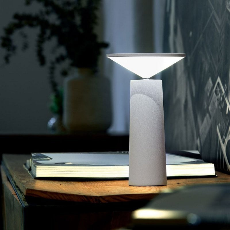 Zelara - Tragbare USB Lade Tischlampe mit flexiblen Beleuchtungsoptionen