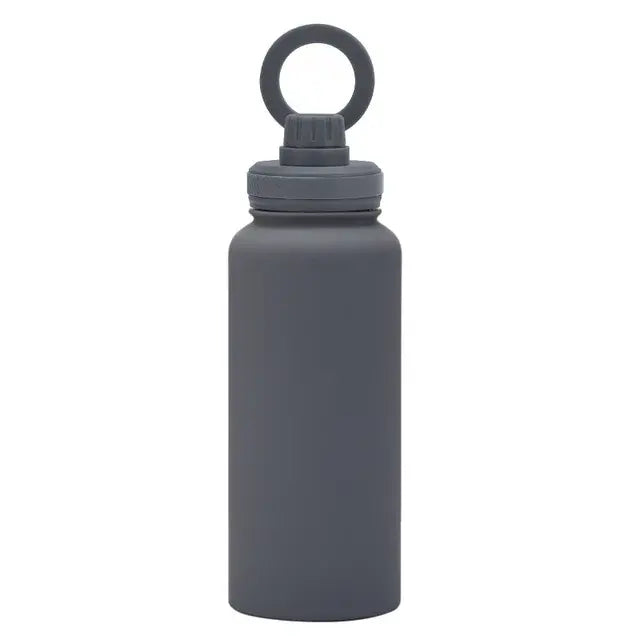 Universelle Wasserflasche mit Magnetbefestigung