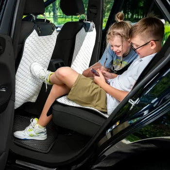 Wasserdichter Autositz-Rückenschutz 60x40 cm – Abwaschbarer Schonbezug mit rutschfester Rückseite für Familien & Vielfahrer