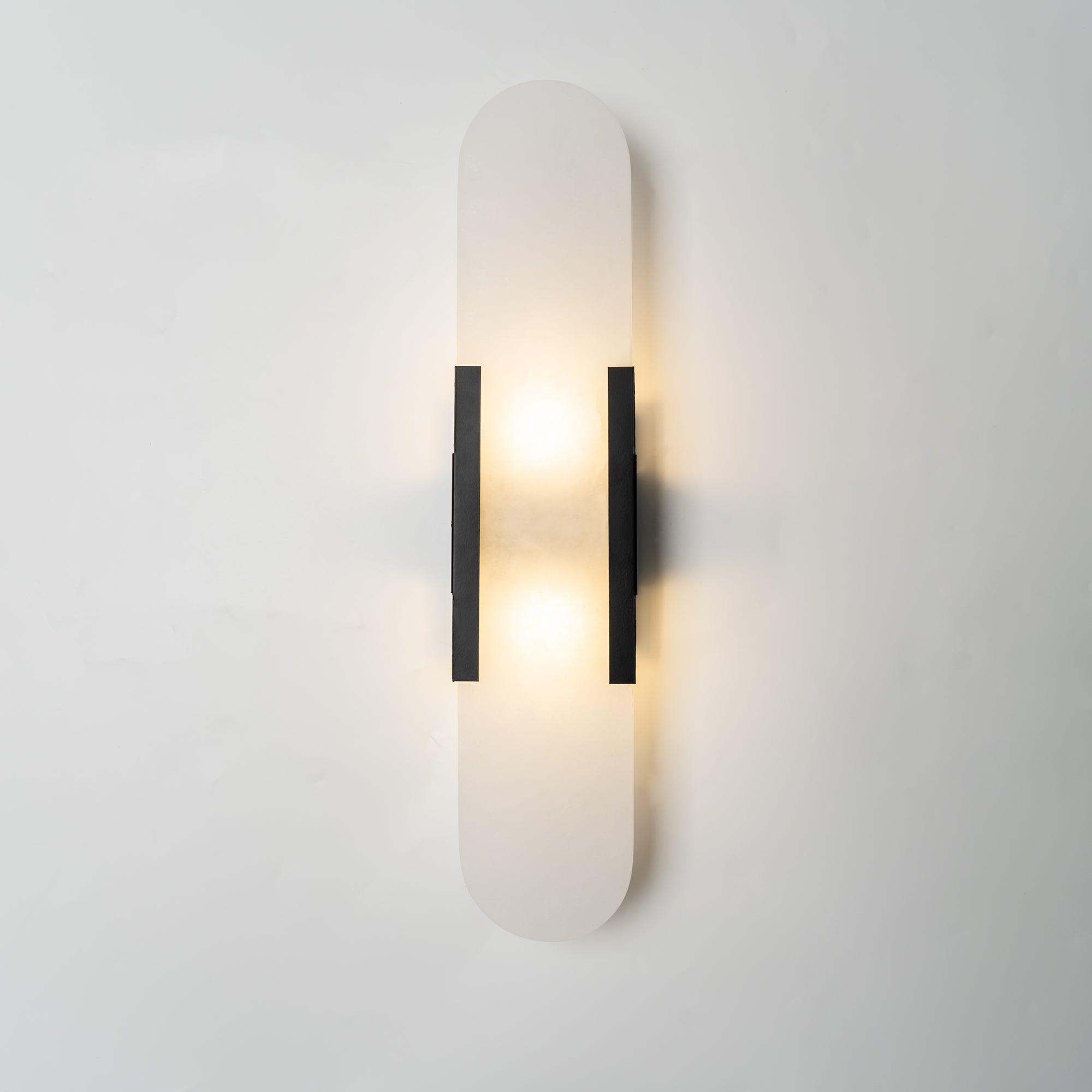 Langgestreckte Alabaster-Wandleuchte