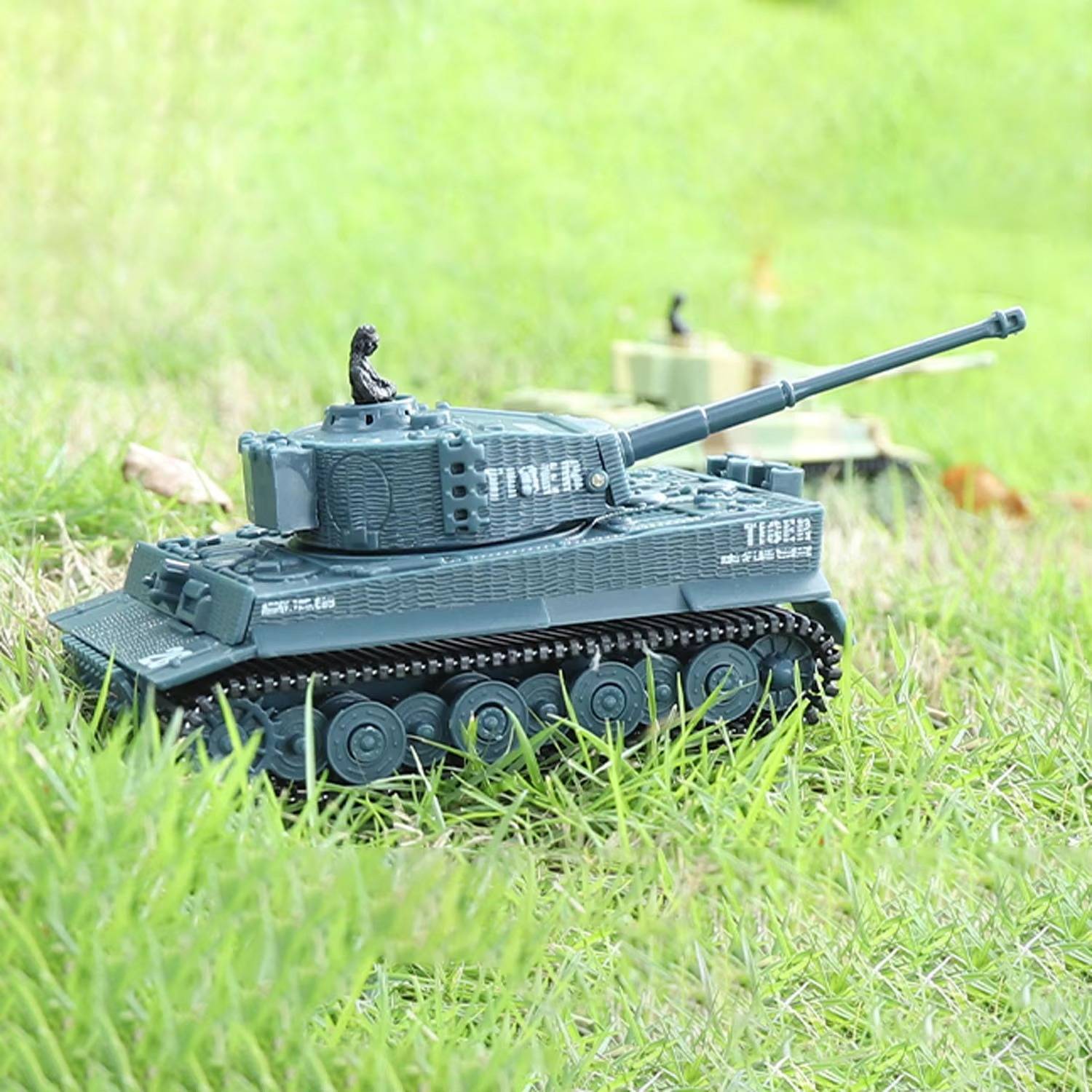 RC Panzer 1:72 mit 360° Turm, Sound & Rückstoß – Realistisches Militärmodell