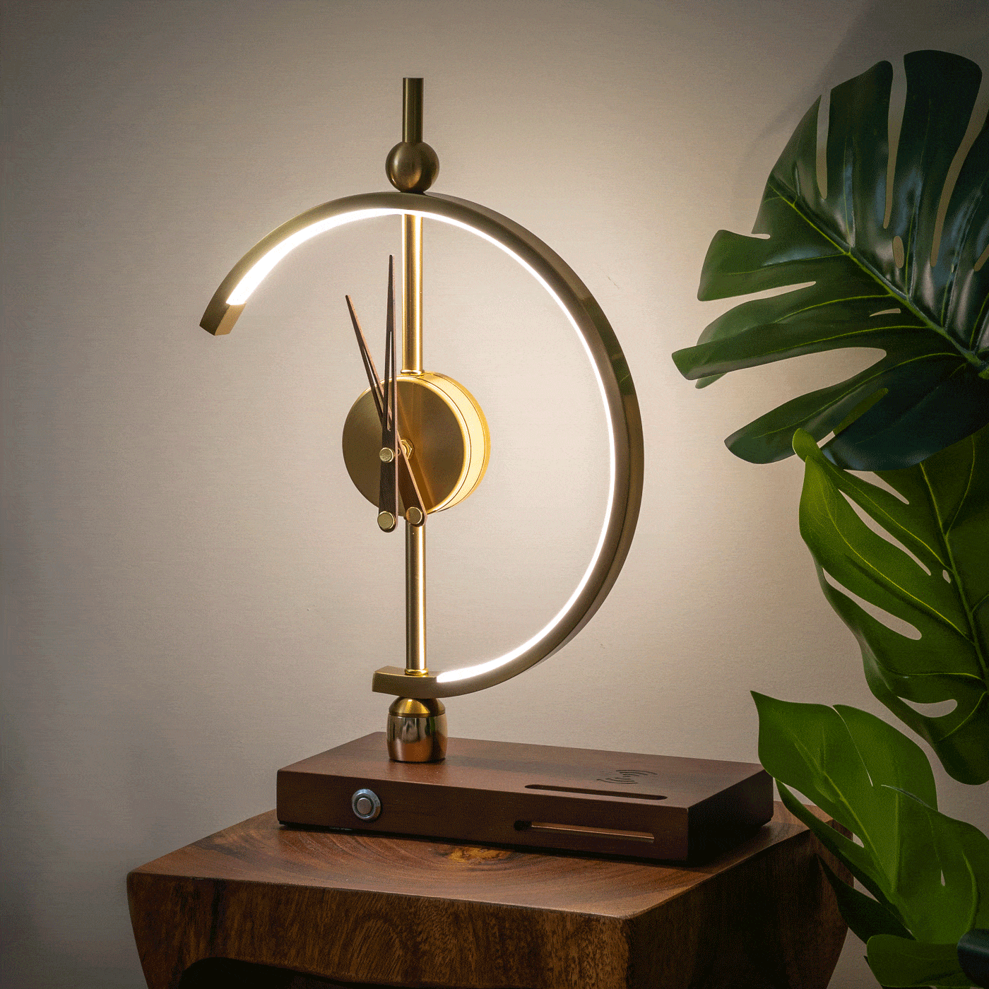 Nagoya Luxe Tischlampe – Kunstvolle Beleuchtung mit zeitlosem Design