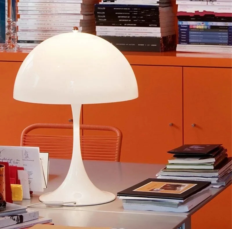 Retro Dänische Tischlampe/ Stehlampe - Ikonisches Pilzdesign für moderne Räume