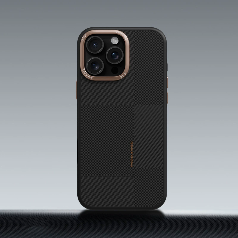 CoreEdge BlackGold Carbon Case – Magnetisch bereit & Linsenschutz