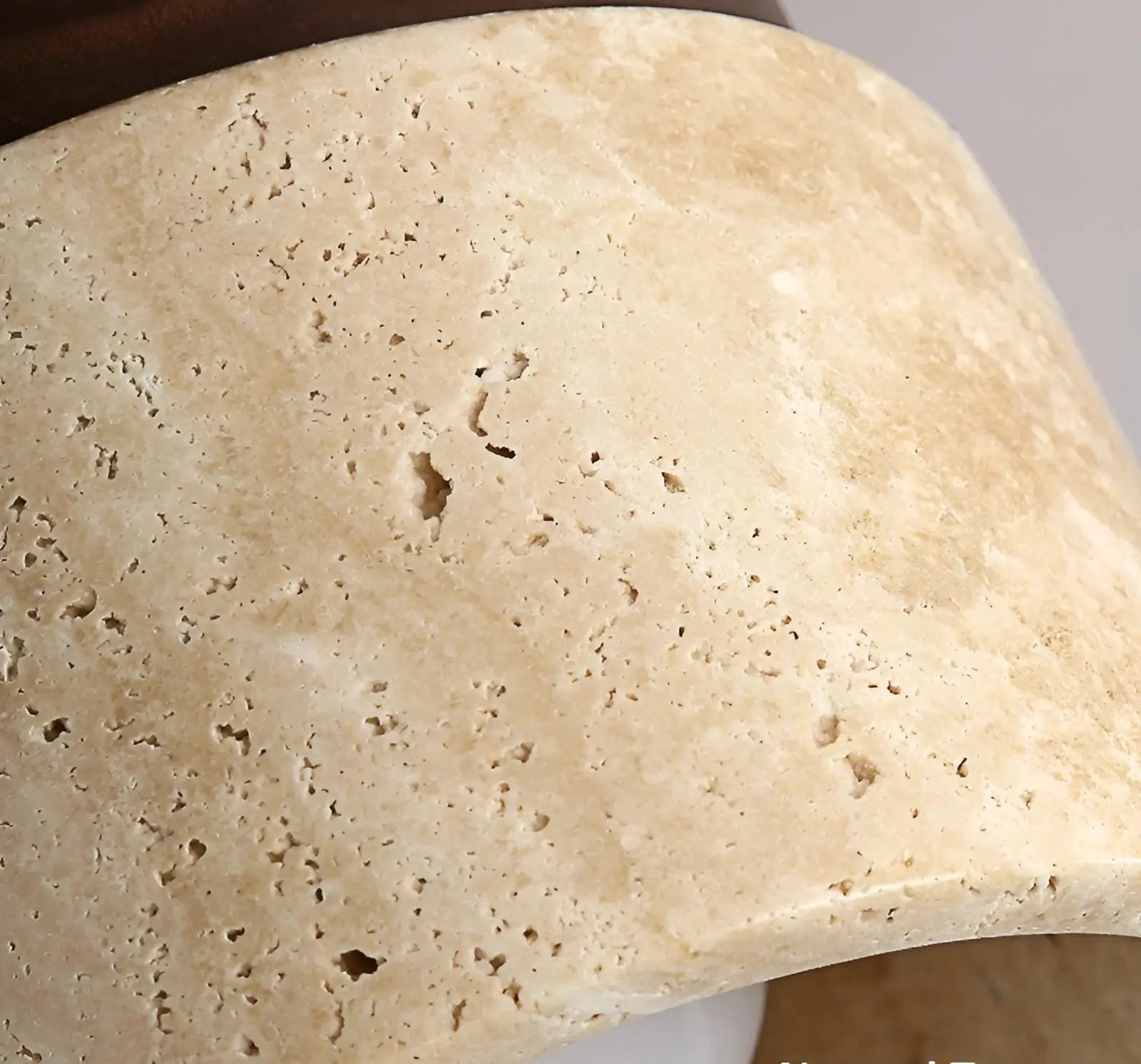 Rustikale Travertin-Deckenleuchte – Wabi-Sabi Design