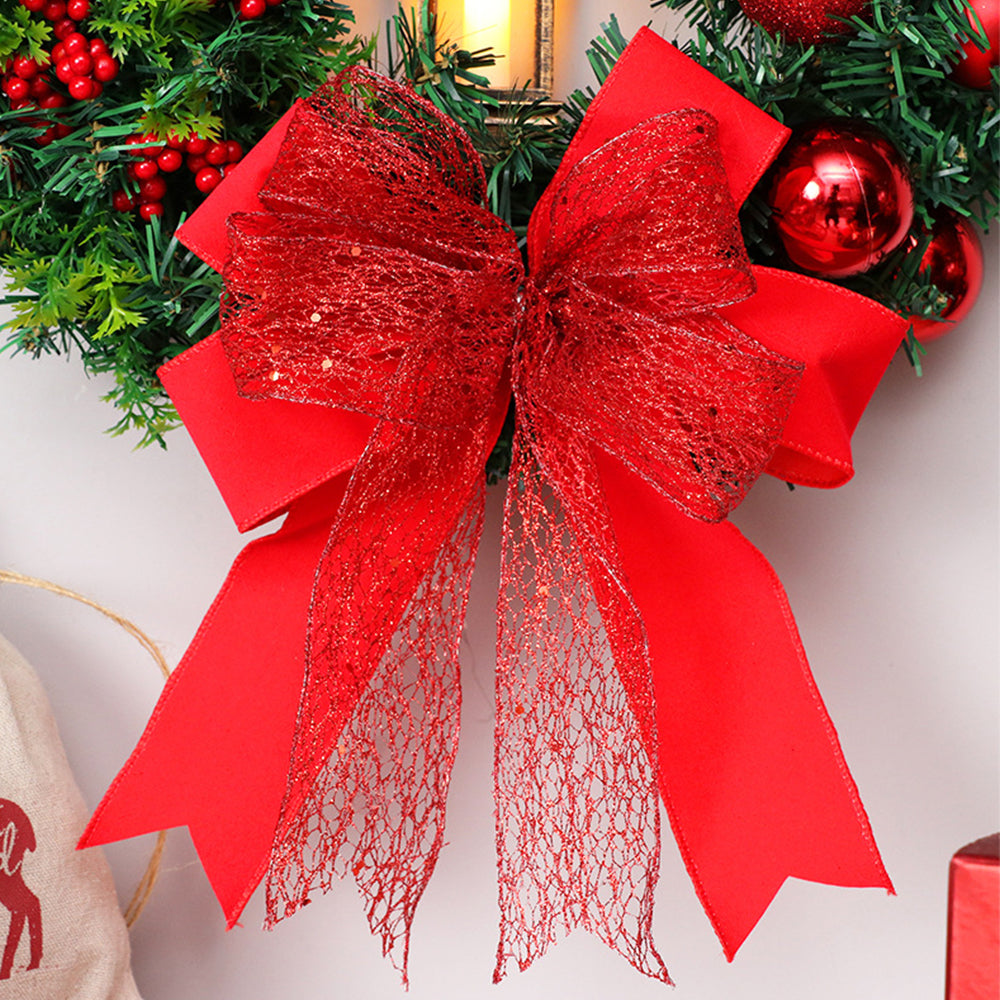 Weihnachtskranz mit LED-Laterne Roter Schleife und Ornamenten