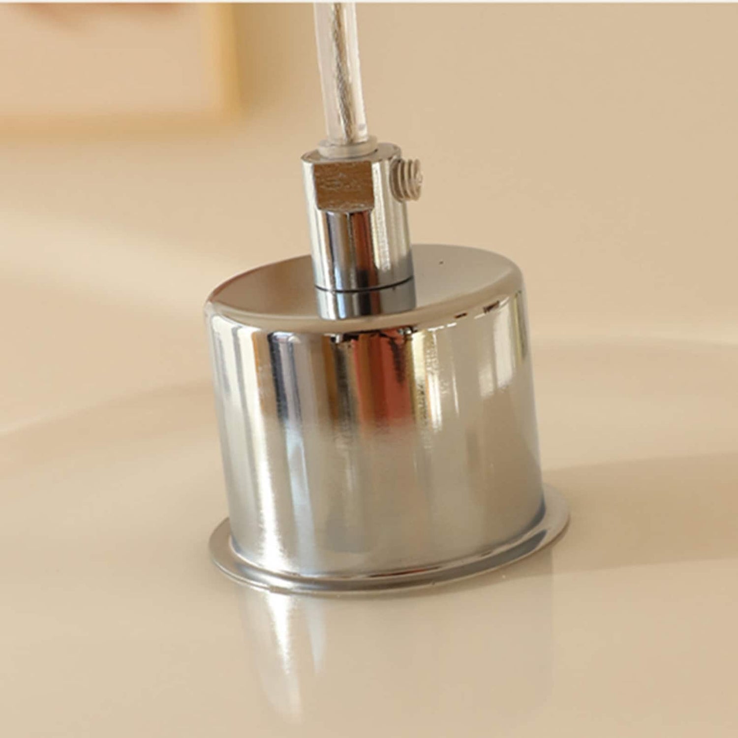 Warm Leuchtende Pendelleuchte Aus Milchglas