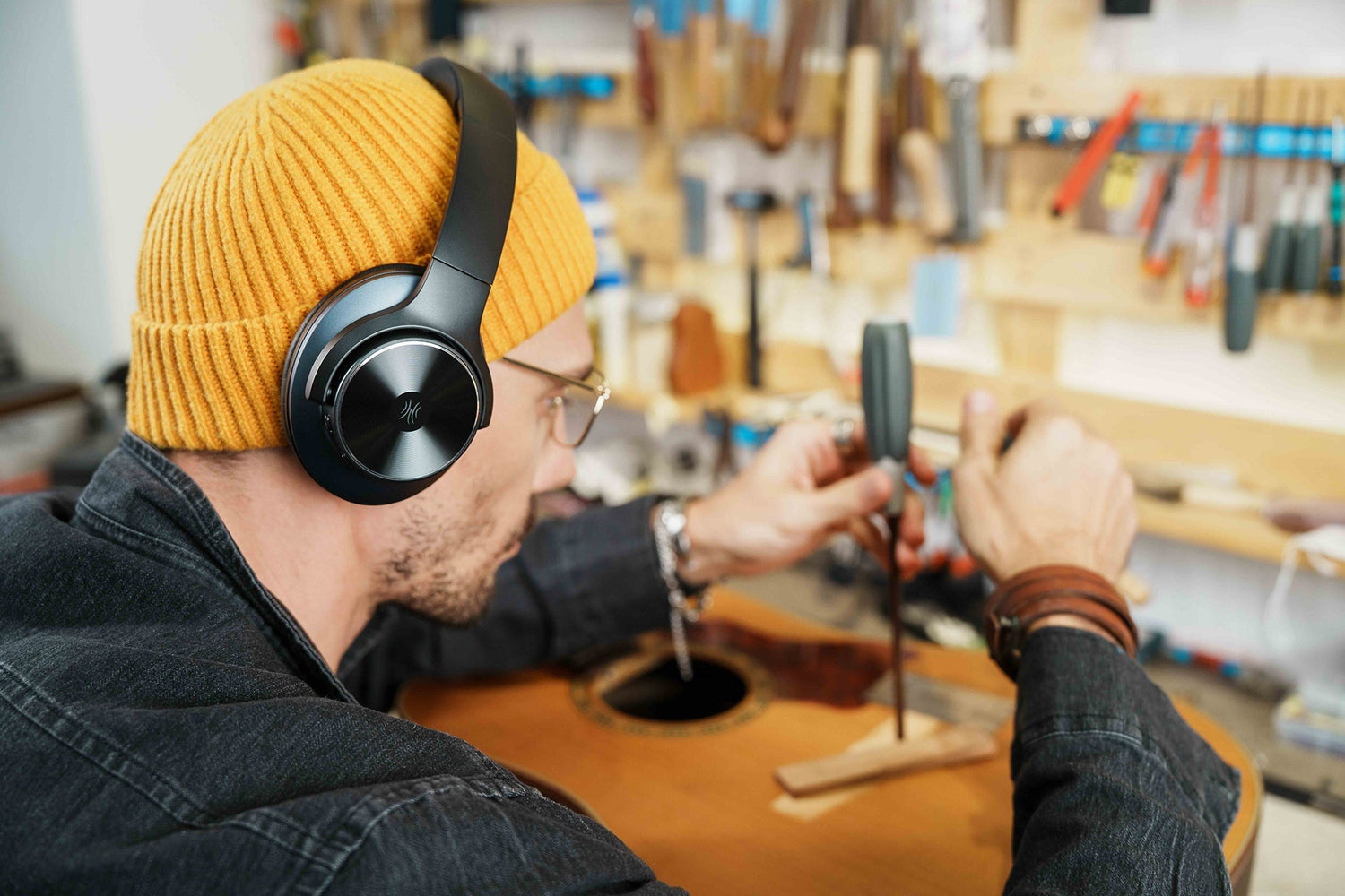 OneOdio A-Serie Aktive Geräuschunterdrückende Drahtlose Kopfhörer – Over-Ear Komfort | Bluetooth 5.0 - Eingebaute Mikrofon, Typ C Ladeanschluss &amp; Tragetasche