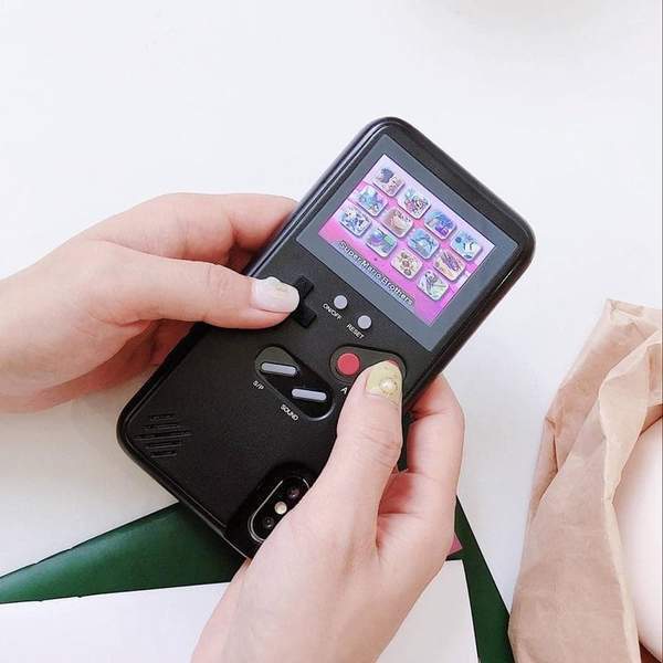 Retro iPhone Hülle mit 8-Bit Farbdisplay und 36 Spielen – Silikonhülle mit integrierter Spielekonsole