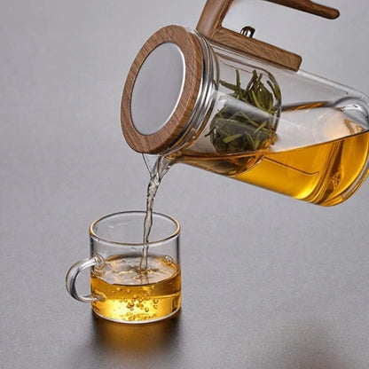 Glas Teekanne mit Holzgriff
