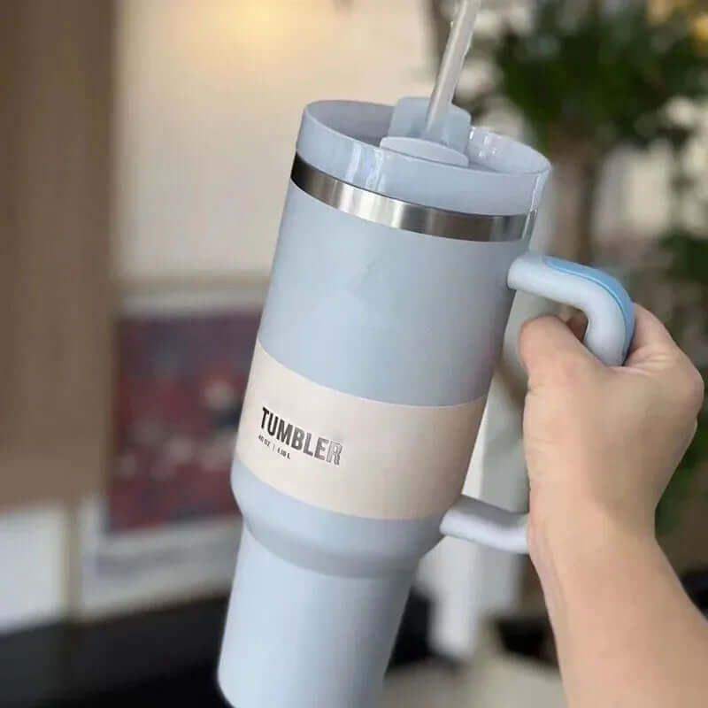 Isolierter Thermobecher 1,2L - Deckel &amp; Strohhalm