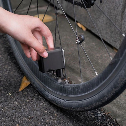 Ultra-kompakte Mini-Elektropumpen für Fahrräder mit Type-C wiederaufladbarem Akku – Passt auf Schrader- und Presta-Ventile