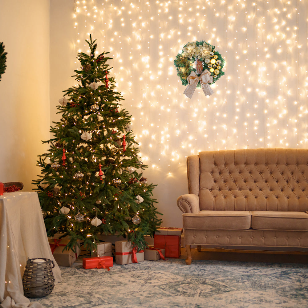 Weihnachtskranz-Ornamente mit Schleife