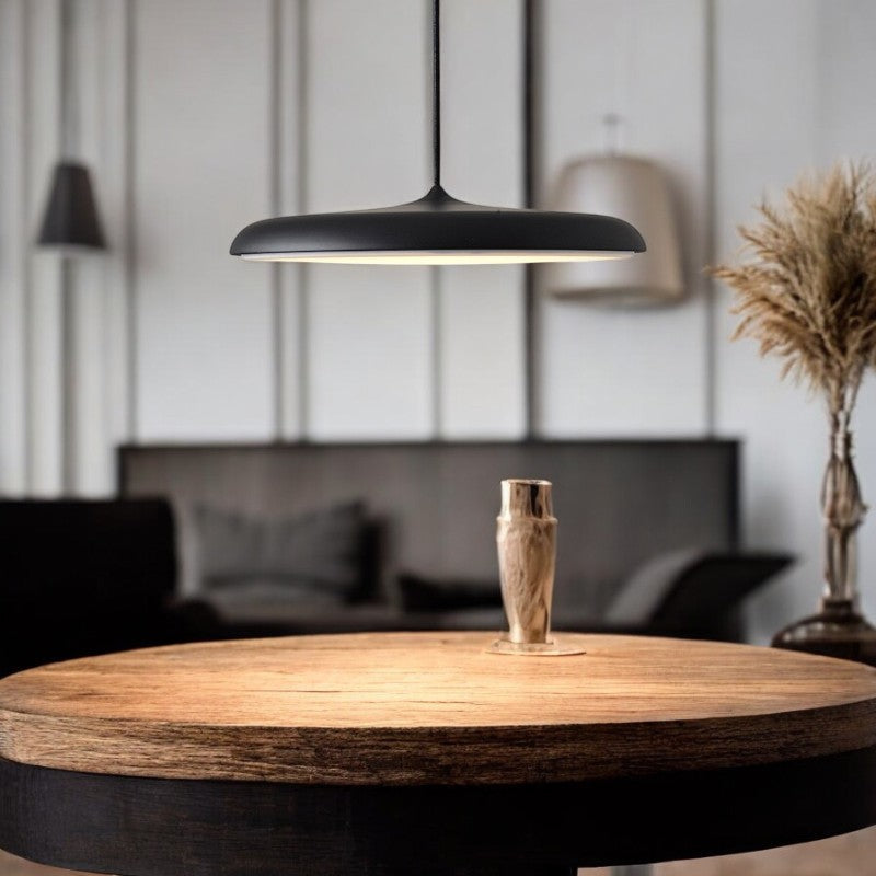 Skandinavische Pendelleuchte mit LED