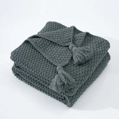 Kuschelige Strickdecke mit Fransen - Wohndecke aus weicher Wolle