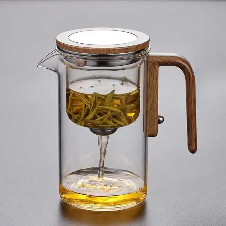 Glas Teekanne mit Holzgriff