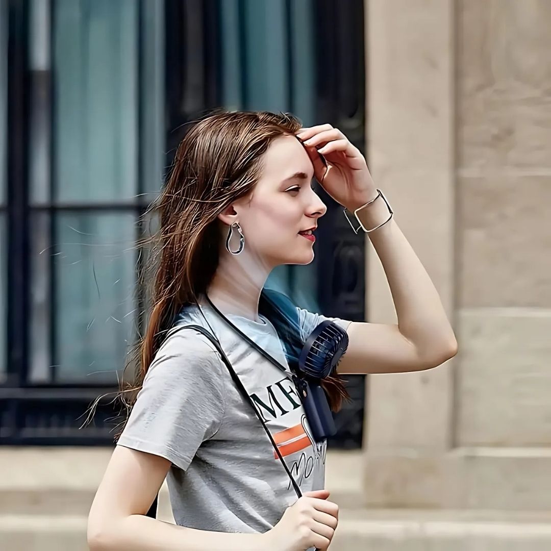 Wiederaufladbarer Handheld Mini Ventilator | 5-Geschwindigkeits, 90-Grad Einstellbar &amp; Leise für Büro, Zuhause &amp; Außenbereich