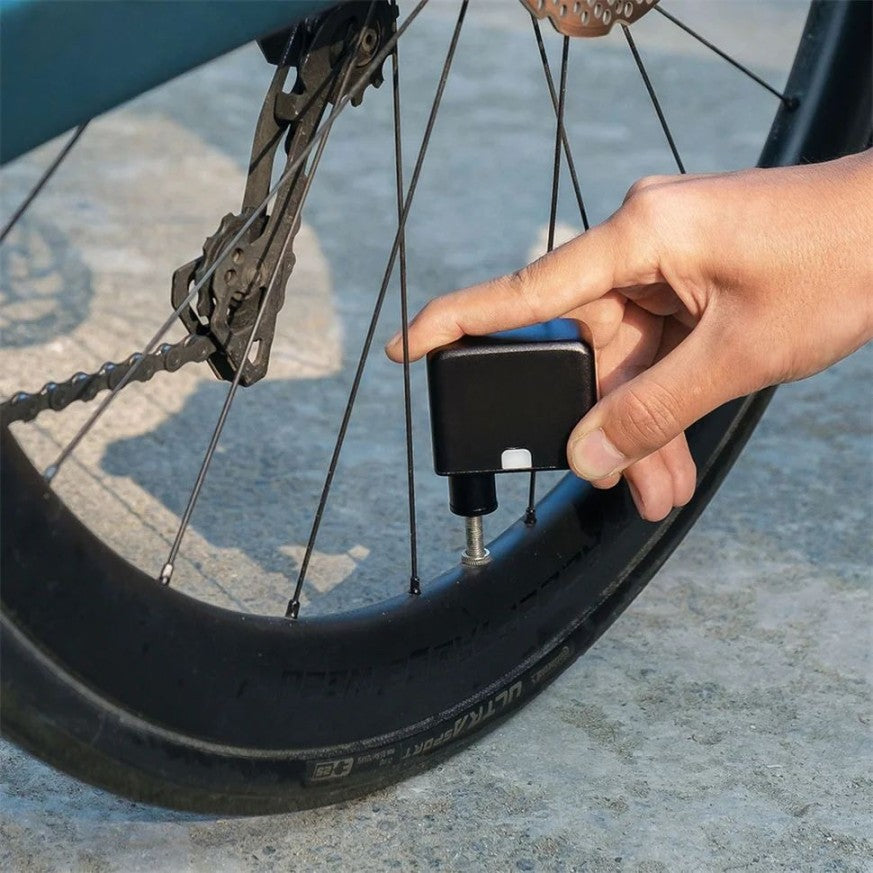 Ultra-kompakte Mini-Elektropumpen für Fahrräder mit Type-C wiederaufladbarem Akku – Passt auf Schrader- und Presta-Ventile
