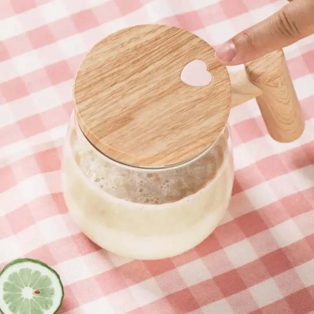 Selbstumrührende Tasse mit Holzdesign – Intelligente Kaffee
