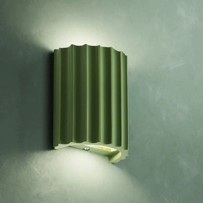 Moderne Wandapplikationen aus Kunstharz für elegante Räume