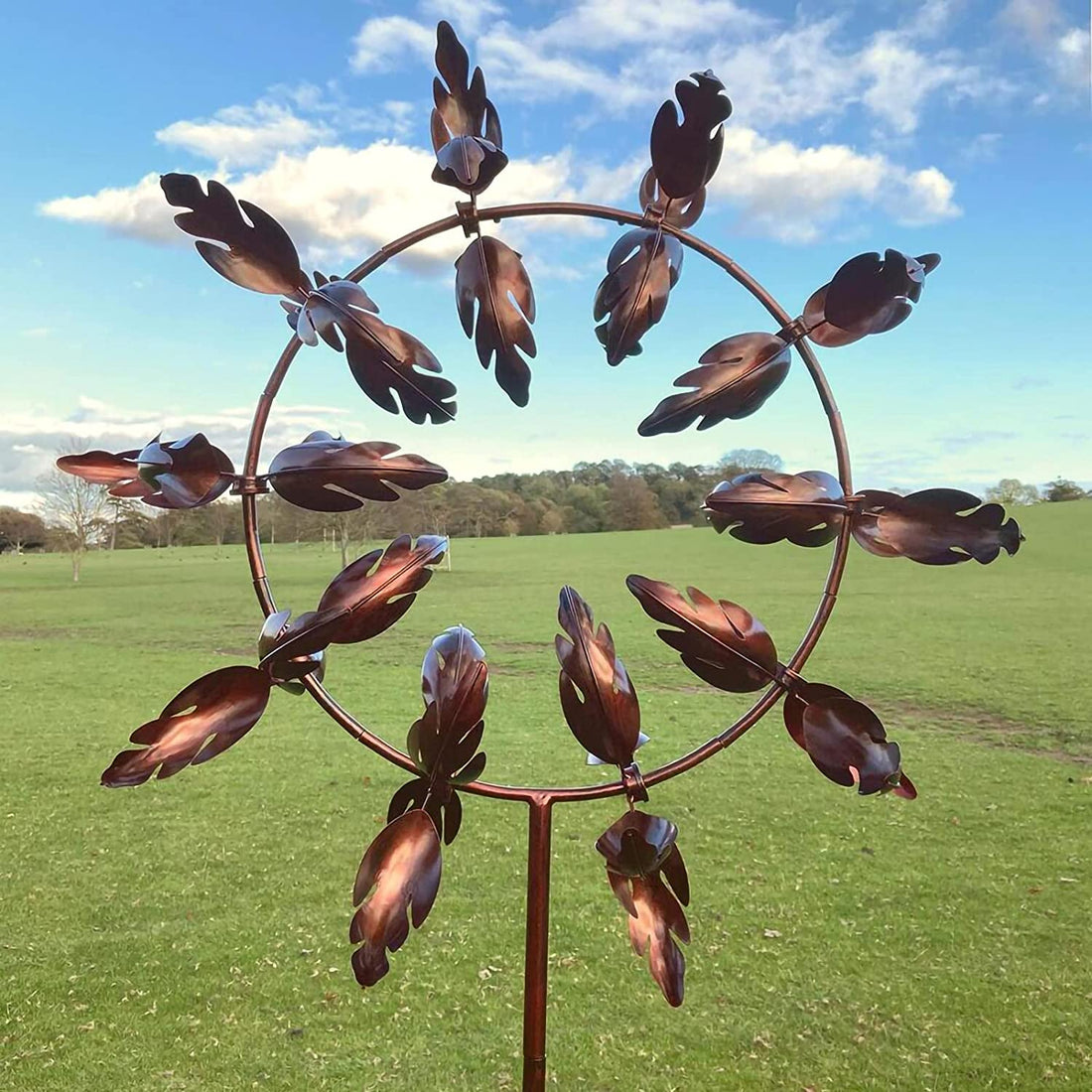 Magische Metallwindmühle: Kinetischer Windspinner für den Garten