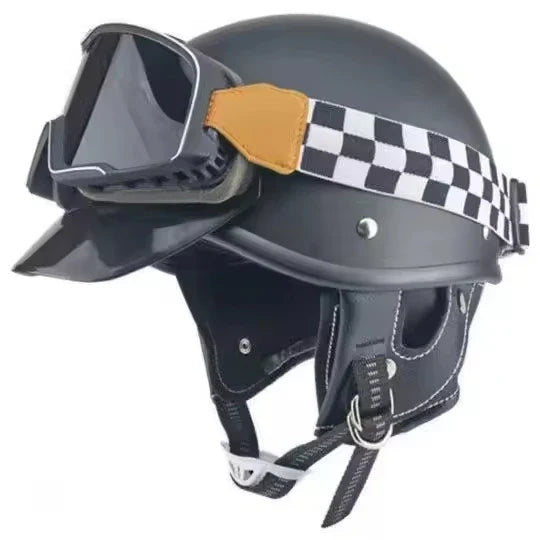 Retro helm mit Schutzbrille und kariertem Streifen