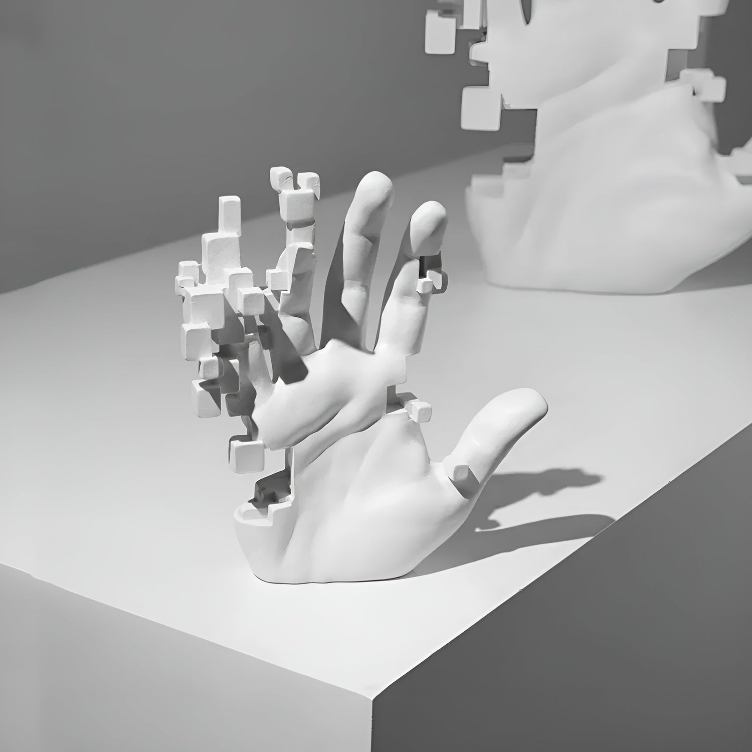 Mosaik-Hand Statue aus Harz – Abstrakte Palmfigur