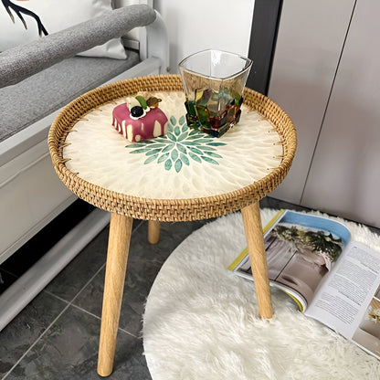 ScandiTripod Runder Couchtisch aus Rattan – Handgefertigt