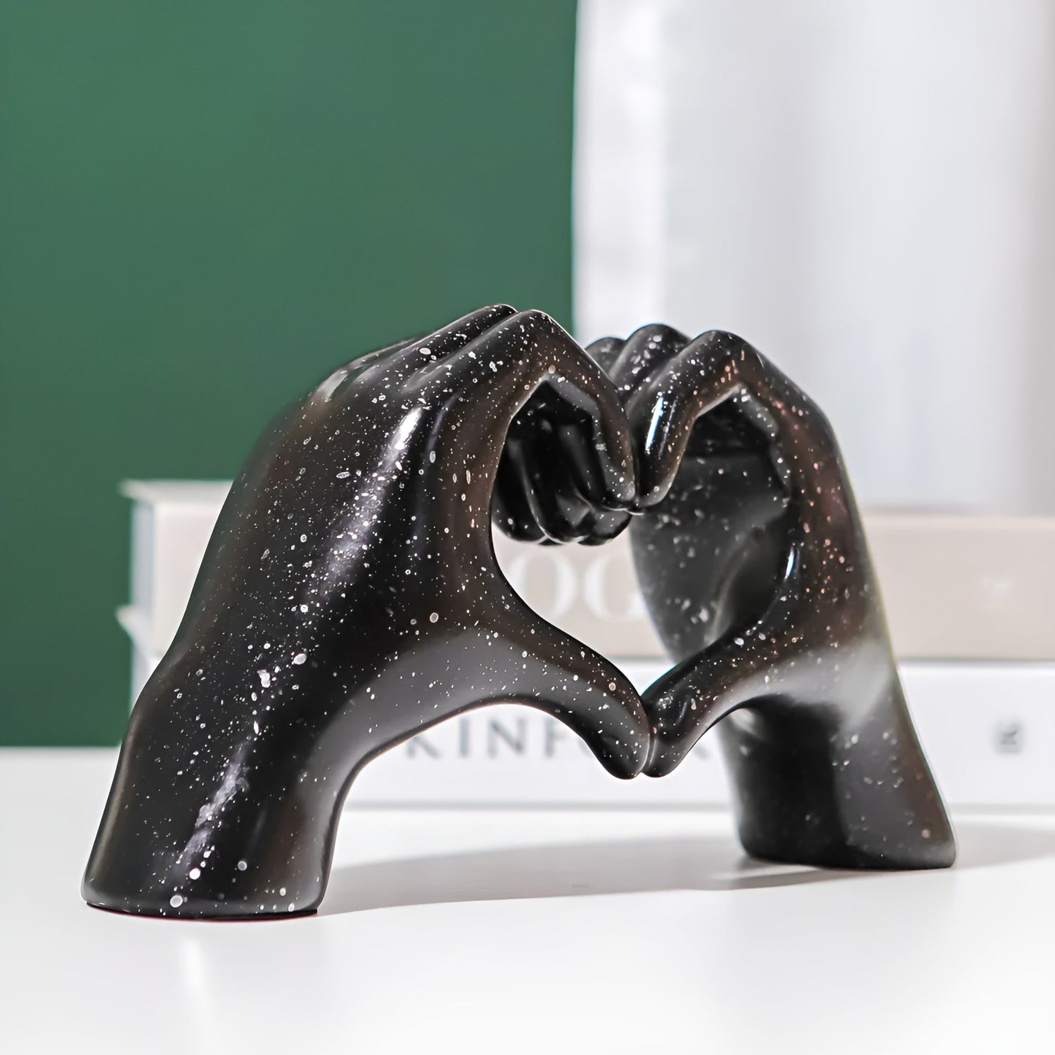 Sculpted Love Figur – Moderne Hand-Liebesfigur