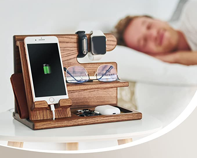 Zelara™ Telefon-Dockingstation aus Holz | Perfekter Organizer für Ihre Gadgets