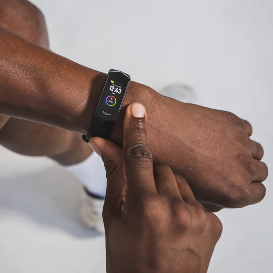 Smartwatch für Senioren mit Herzfrequenzmessung, Sturzsensor, Schlafanalyse und IP67 wasserdicht