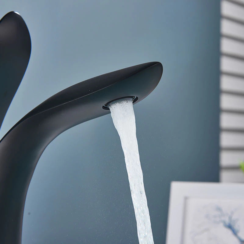 Lidia | Luxuriöse Badezimmerarmatur aus Messing