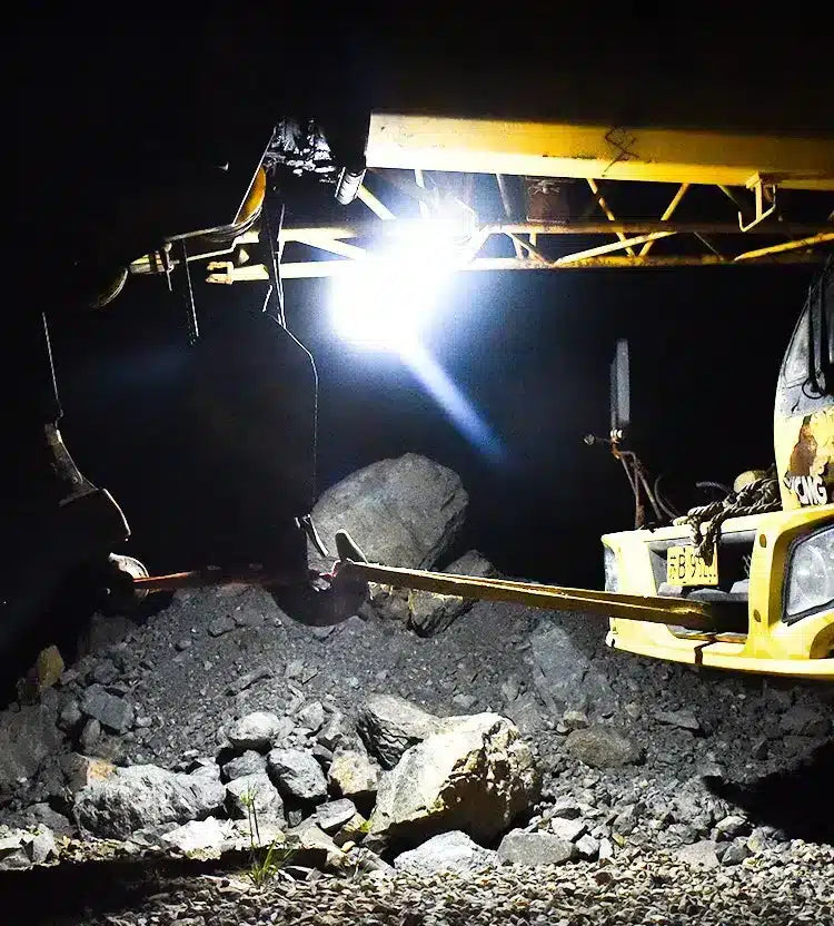 Wiederaufladbare Magnetische LED-Arbeitsleuchte mit USB-C, SMD/COB, 5 Std. Laufzeit, Magnetfuß &amp; 360° Haken