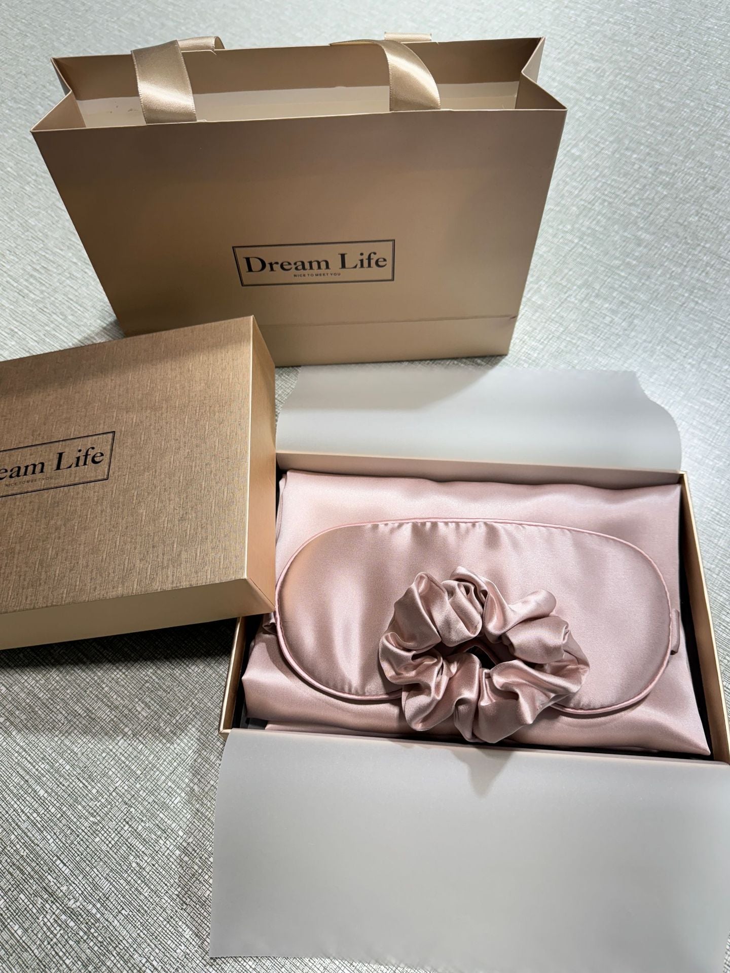 Elegantes 3-Teiliges Set aus Kissenbezug, Augenmaske und Haargummi