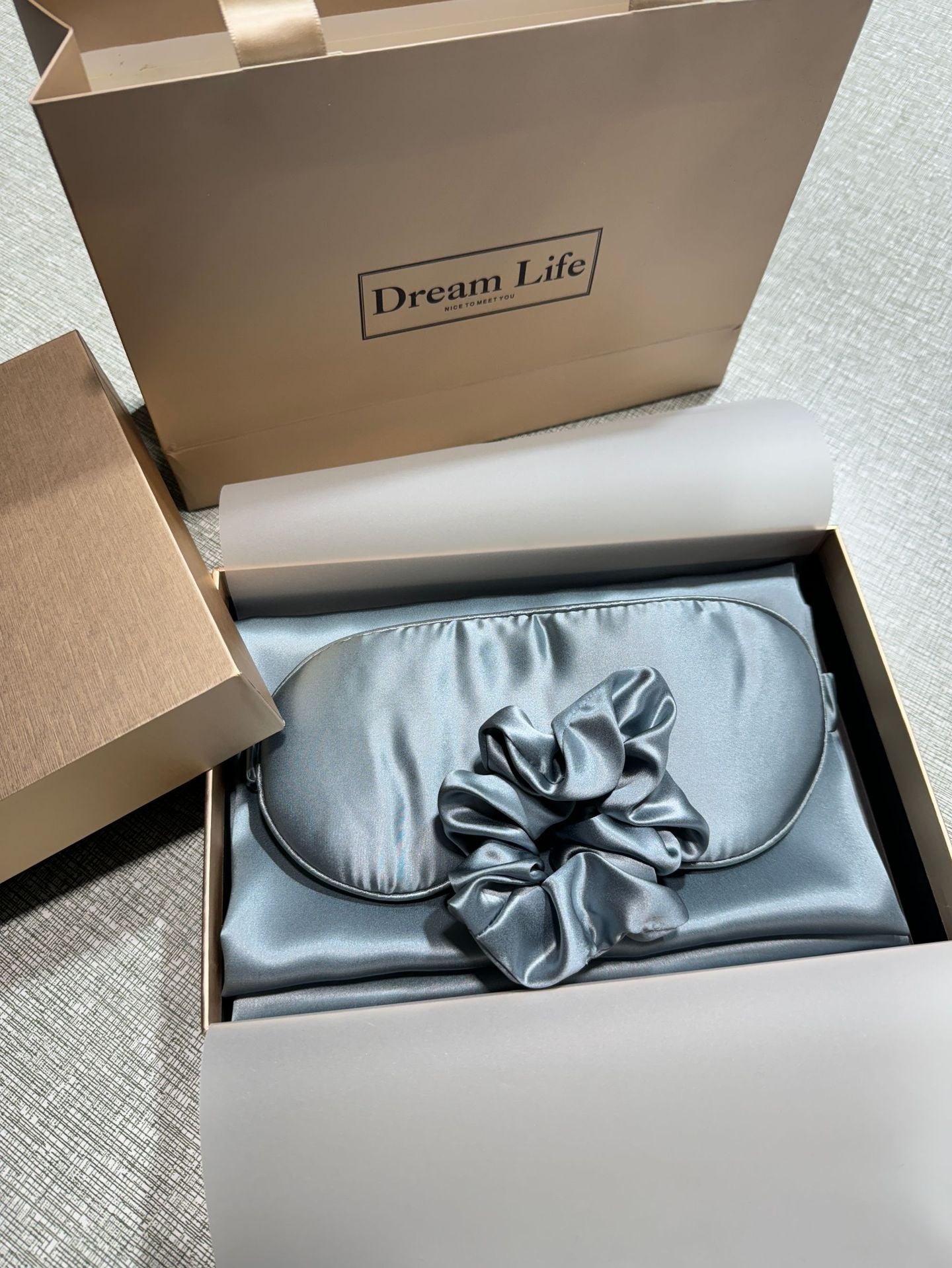 Elegantes 3-Teiliges Set aus Kissenbezug, Augenmaske und Haargummi